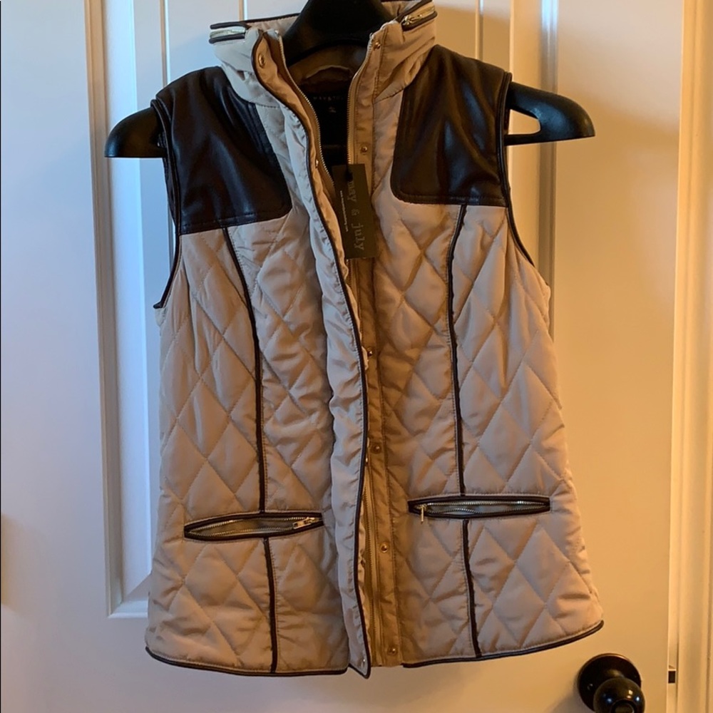 Brown best with hood in collar